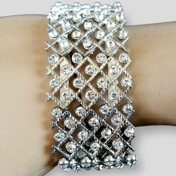Vintage Jewelry - Vintage Clear Rhinestone Silver Tone Metal Stretch Metal Cuff Bracelet
